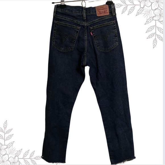 Levi’s wedgie straight fit jeans 👖💕 - Picture 3 of 6